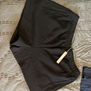 SKIMS BRAND NEW TAGS ON OUT OF BAG COTTON FLEECE ONYX SHORTS SIZE LARGE